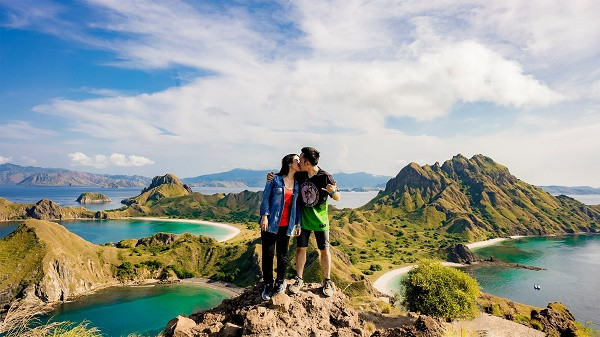 Cap doi chi 110 trieu vi vu Hy Lap, tham tu vien tren may-Hinh-4