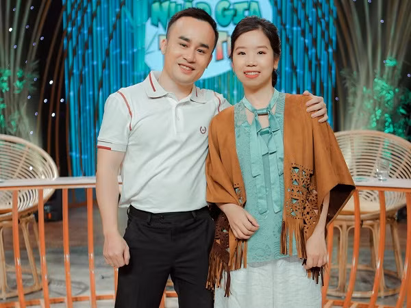 Cap doi chi 110 trieu vi vu Hy Lap, tham tu vien tren may-Hinh-3