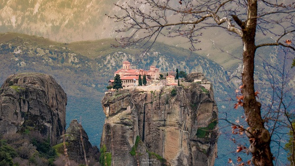 Cap doi chi 110 trieu vi vu Hy Lap, tham tu vien tren may-Hinh-5