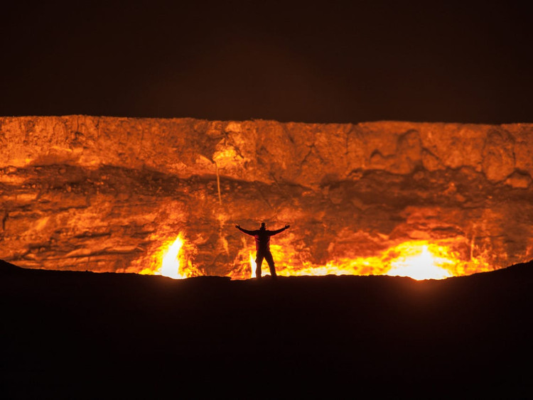 Hãi hùng “cổng địa ngục” có thật trên Trái đất: Cháy rừng rực không ngừng - Hình 3 Hai hung “cong dia nguc” co that tren Trai dat: Chay rung ruc khong ngung-Hinh-3