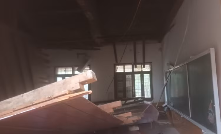 Sap tran go lop hoc truong Hermann Gmeiner Vinh, nhieu hoc sinh nhap vien