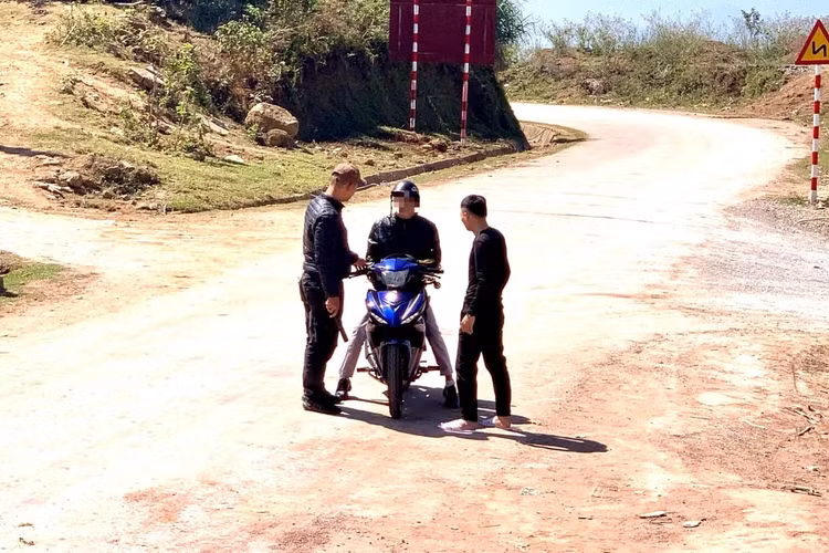 400 nguoi truy bat nghi pham sat hai co gai tre o Lai Chau-Hinh-4