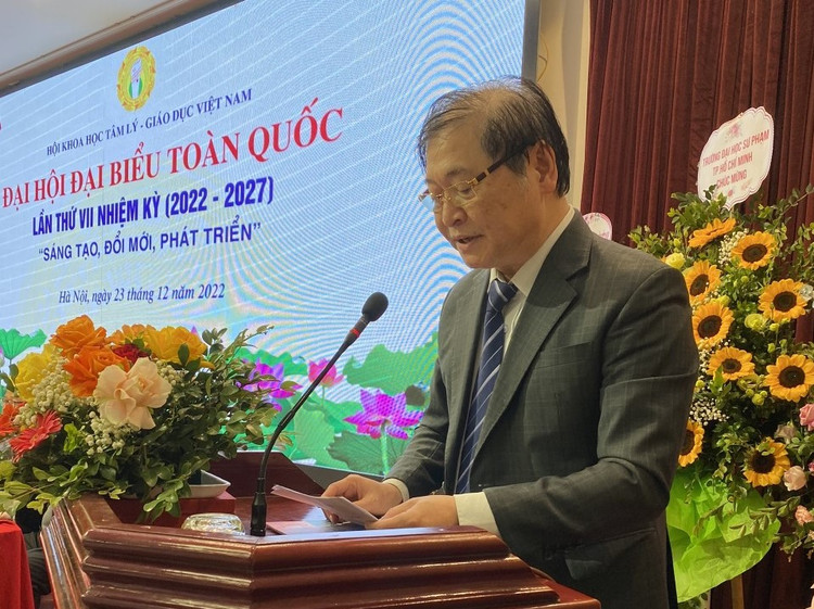 Chu tich VUSTA chuc mung Dai hoi lan thu VII Hoi KH Tam ly-Giao duc VN-Hinh-2