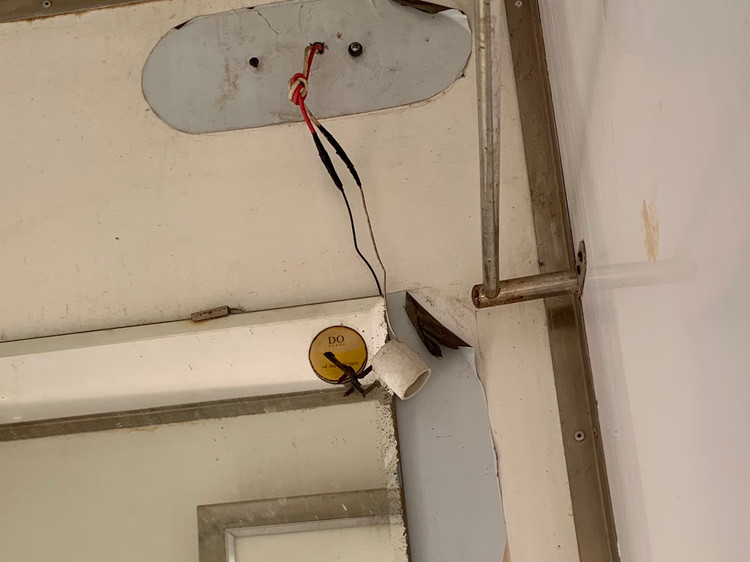 Can canh nha ve sinh cong cong bo hoang, o ue o Ha Noi-Hinh-14