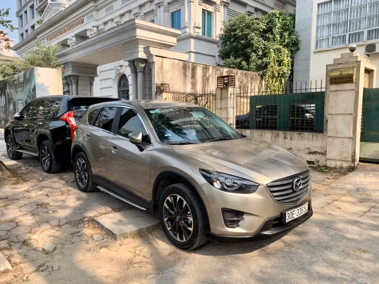 Ha Noi: Co lenh cam, via he lat da...van 