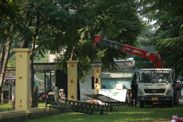 Ha Noi: Can canh viec thao do hang rao cong vien Thong Nhat-Hinh-11
