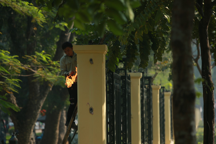 Ha Noi: Can canh viec thao do hang rao cong vien Thong Nhat-Hinh-8