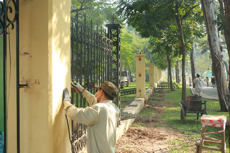 Ha Noi: Can canh viec thao do hang rao cong vien Thong Nhat-Hinh-2