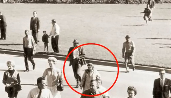 Giat minh nhin lai 10 buc anh bi an nhat lich su nhan loai-Hinh-3