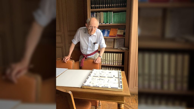 Dung AI khoi phuc sach co 2.000 tuoi, bi mat lan dau he lo