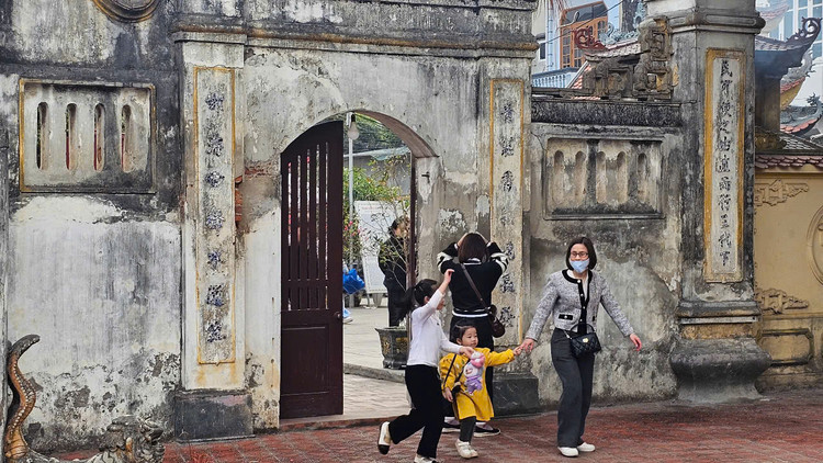 Den co o Hai Duong nuom nuop khach den le dau xuan-Hinh-5