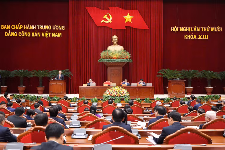 Trung uong thao luan phuong huong nhan su khoa XIV