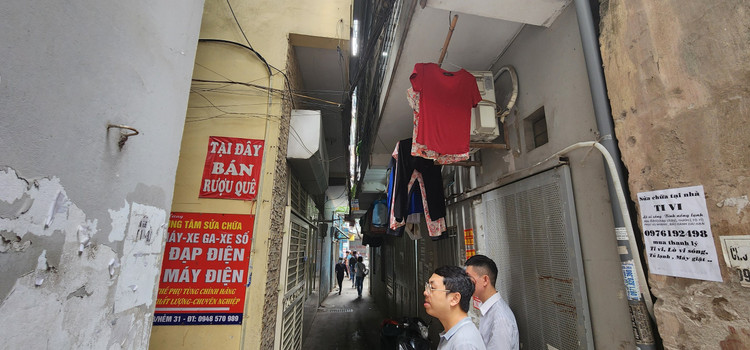 Giat minh loi vao hien truong vu chay 14 nguoi chet o Ha Noi-Hinh-5