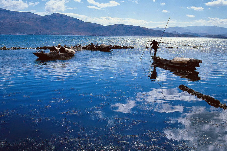 He lo bi mat chon giau duoi day ho Dong Dinh Trung Quoc-Hinh-6