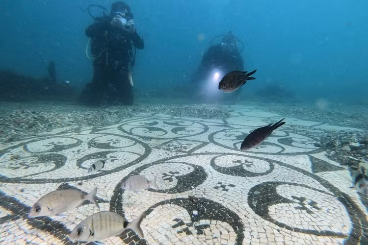 Lan xuong day bien, kinh ngac thay ca thanh pho 