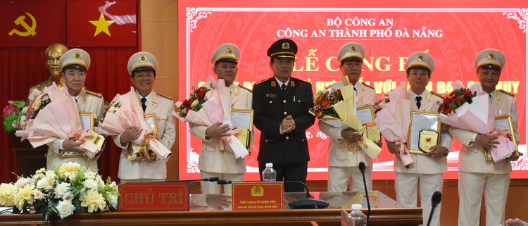 15 truong, pho phong Cong an Da Nang nghi huu truoc tuoi