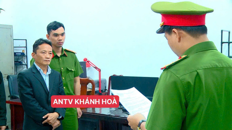 Tam giam tai xe rut kiem doa chem nu nhan vien ngan hai hoa