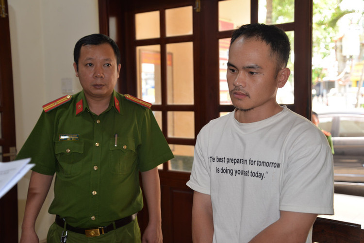 Khoi to 6 nhan vien nha xe Anh Phat danh nguoi-Hinh-2