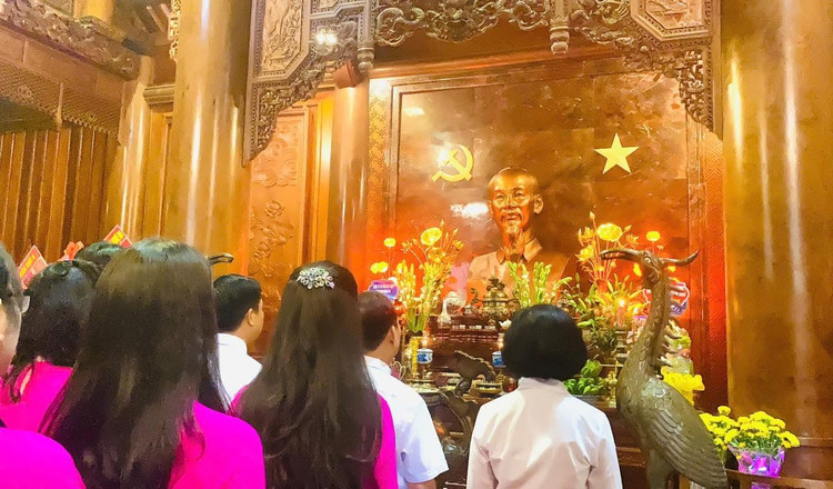 Hang nghin du khach ve tham que Bac trong ngay thong nhat non song-Hinh-6