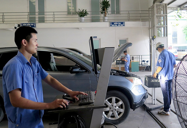 “Do” xe the nao de van duoc dang kiem, khong vi pham?