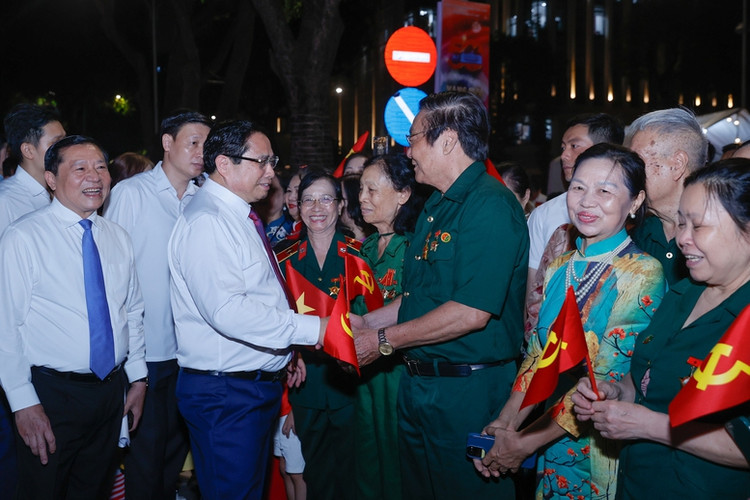 Lanh dao Dang, Nha nuoc du Cau truyen hinh “Vang mai khuc khai hoan”-Hinh-2