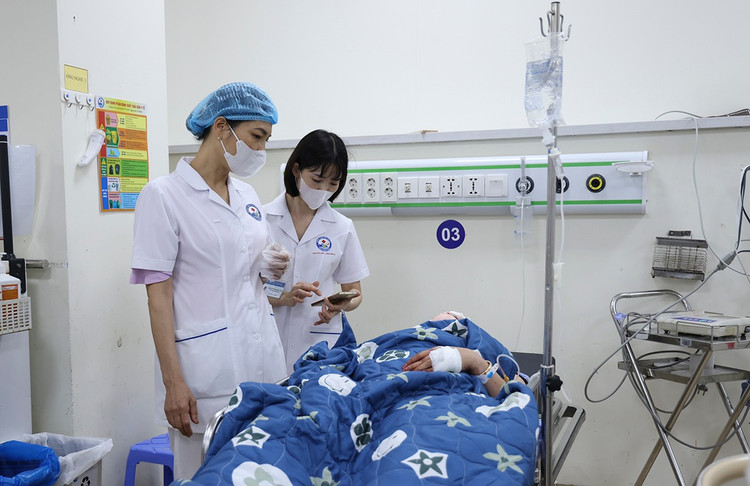 Hien truong xe khach 35 cho bi lat khien 3 nguoi tu vong-Hinh-10