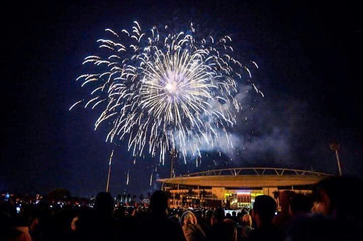 Chen chan ngam phao hoa tuyet dep o san van dong My Dinh-Hinh-5
