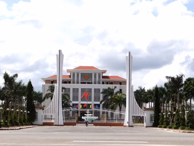 Quang Nam luan chuyen 402 can bo, vien chuc de phong chong tham nhung