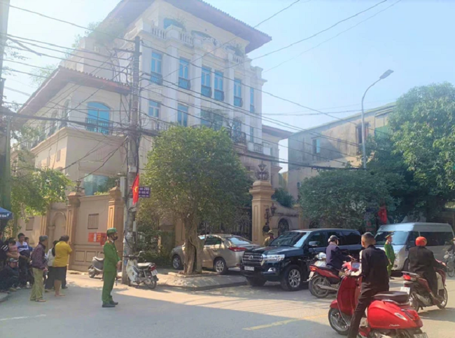 Khám xét nhà riêng “đại gia xăng dầu” DKC khét tiếng ở Nghệ An Kham xet nha rieng “dai gia xang dau” DKC khet tieng o Nghe An