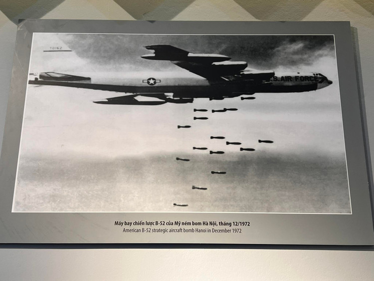 Anh vo gia goi nho ky uc “Ha Noi - Dien Bien Phu tren khong