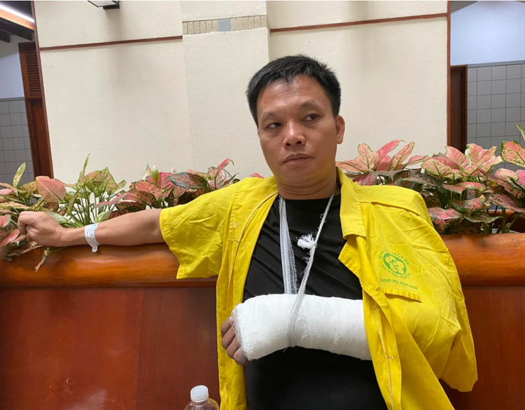 Cháy chung cư mini ở Hà Nội: Bố ôm con 27 tháng tuổi nhảy từ tầng 3 Chay chung cu mini o Ha Noi: Bo om con 27 thang tuoi nhay tu tang 3