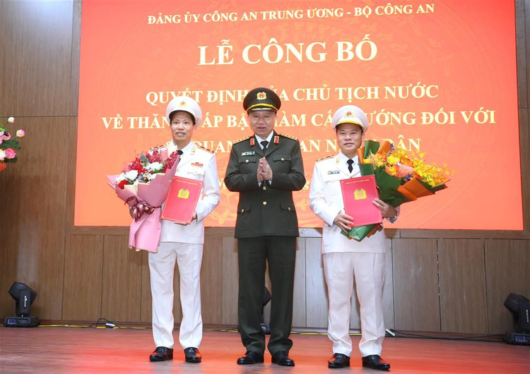 Chan dung hai Thu truong Bo Cong an vua duoc thang ham Trung tuong-Hinh-4