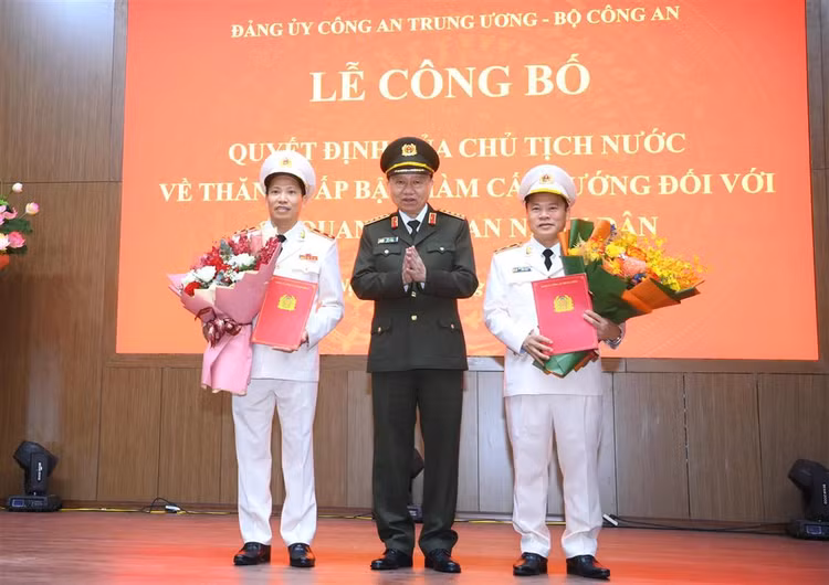 Chan dung hai Thu truong Bo Cong an vua duoc thang ham Trung tuong-Hinh-4