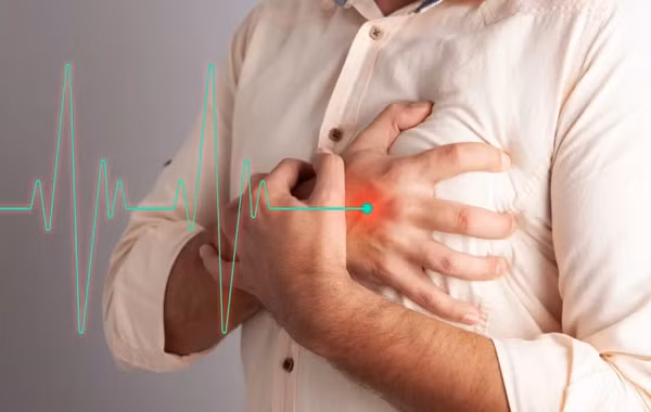 Dot nhien ho dai dang, di kham phat hien suy tim