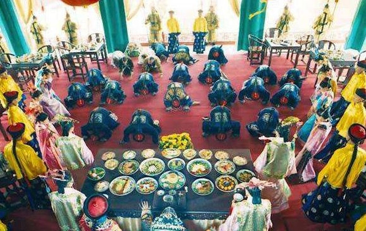 Vi sao nguoi xua chuong dung kim bac thu doc do an cho hoang de?-Hinh-8