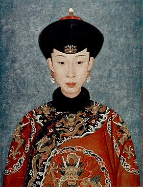 Dung AI phuc dung chan dung Can Long va vo con, sung so cai ket-Hinh-3