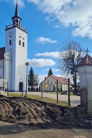 Dao duong o Ba Lan, phat hien mo tap the chon 450 “ma ca rong