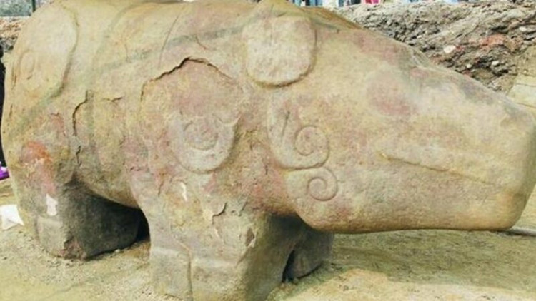 Tu sửa rạp kịch, bất ngờ phát hiện thần thú trấn thủy 2.000 tuổi - Hình 7 Tu sua rap kich, bat ngo phat hien than thu tran thuy 2.000 tuoi-Hinh-7