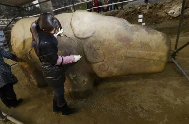 Tu sửa rạp kịch, bất ngờ phát hiện thần thú trấn thủy 2.000 tuổi - Hình 5 Tu sua rap kich, bat ngo phat hien than thu tran thuy 2.000 tuoi-Hinh-5