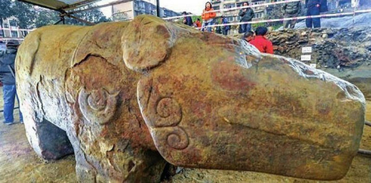 Tu sửa rạp kịch, bất ngờ phát hiện thần thú trấn thủy 2.000 tuổi Tu sua rap kich, bat ngo phat hien than thu tran thuy 2.000 tuoi