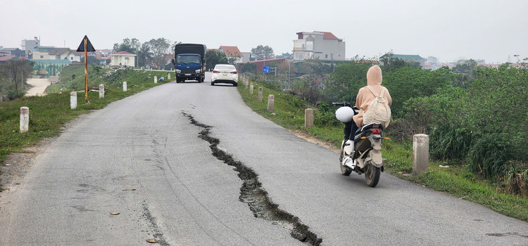 De Ngoc Tao nut gay, hiem hoa giao thong rinh rap-Hinh-9