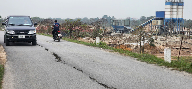 De Ngoc Tao nut gay, hiem hoa giao thong rinh rap-Hinh-6