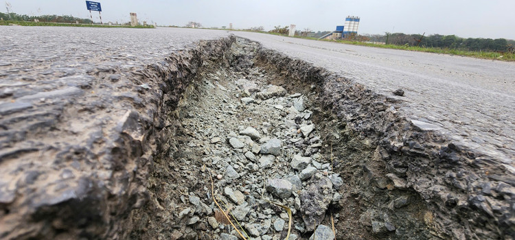 De Ngoc Tao nut gay, hiem hoa giao thong rinh rap-Hinh-8