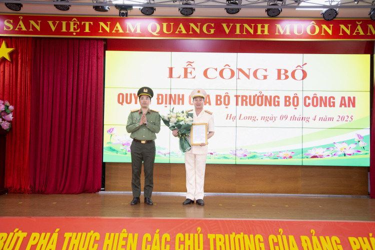 Thang cap ham Dai ta voi Pho Giam doc Cong an tinh Quang Ninh
