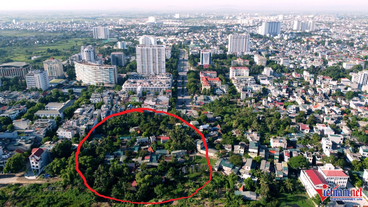 86 hộ dân suốt 20 năm qua phải sống tạm bợ do dự án kéo dài. Ảnh: Lê Dương