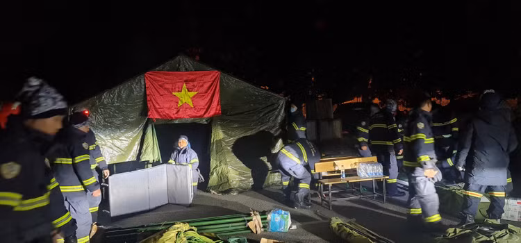 Hinh anh doan cuu nan Bo Cong an cuu ho tai Tho Nhi Ky-Hinh-5