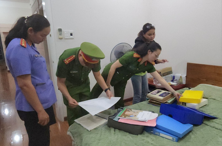 Hai can bo DH Bach khoa Da Nang tham o 86 ty: Hieu truong co lien doi?-Hinh-2