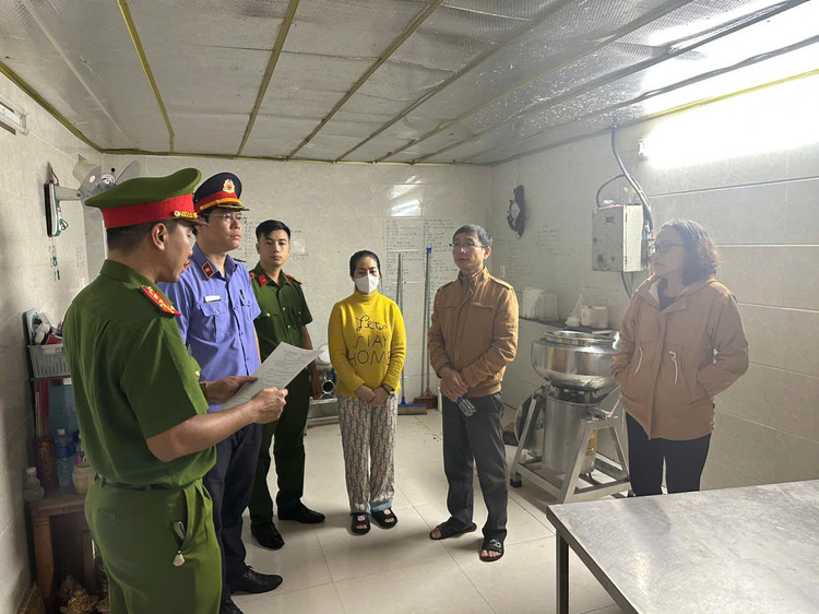 Thu hồi GCN kinh doanh cơ sở sản xuất chả chứa hàn the - Hình 2 Thu hoi GCN kinh doanh co so san xuat cha chua han the-Hinh-2