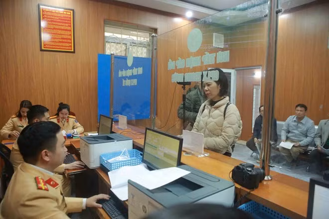 Quy dinh moi nhat cap doi giay phep lai xe hang B2 len C1