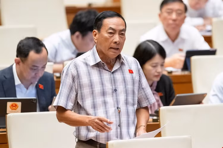 Van co chuyen giao vien goi y va hoc tro phai hoc them